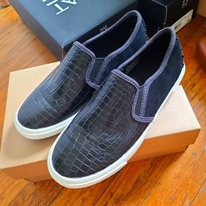 NWOT UGG Slip on Sneakers